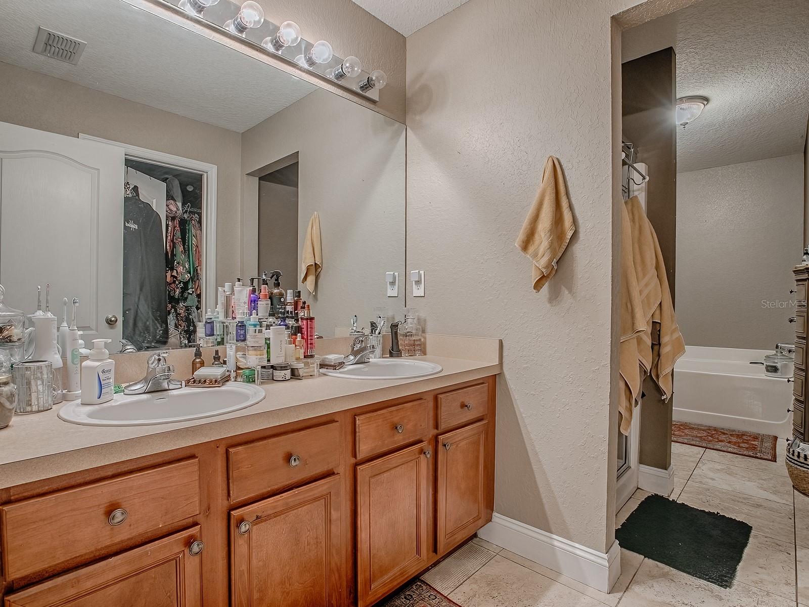 Image 13 of 22 For 705 Lake Diamond Avenue