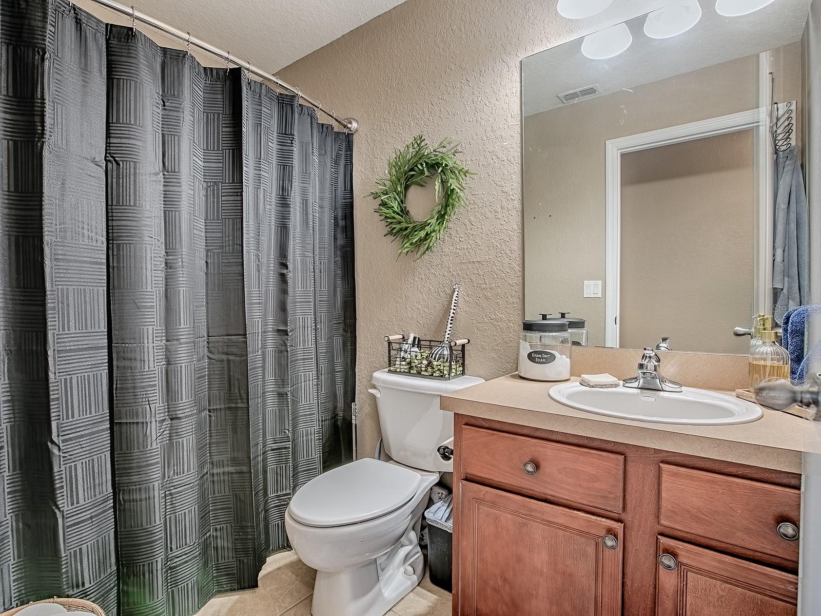 Image 15 of 22 For 705 Lake Diamond Avenue