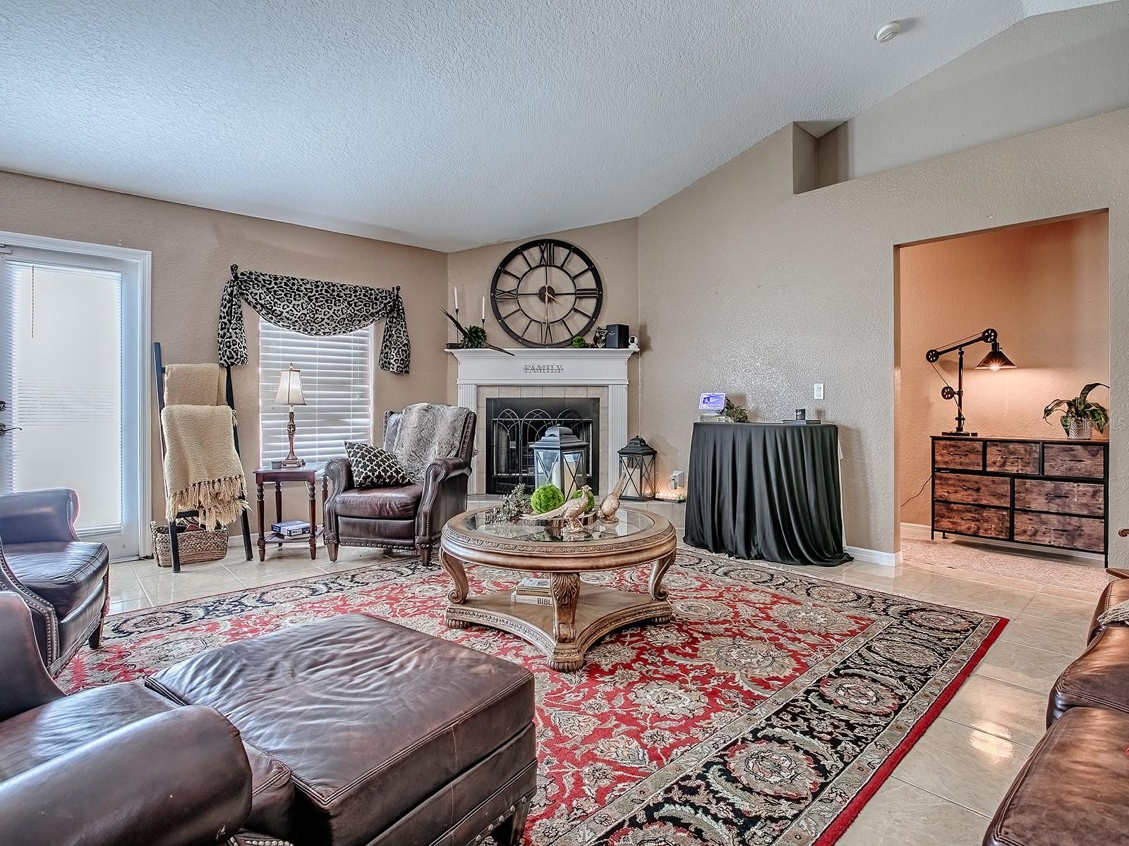 Image 4 of 22 For 705 Lake Diamond Avenue
