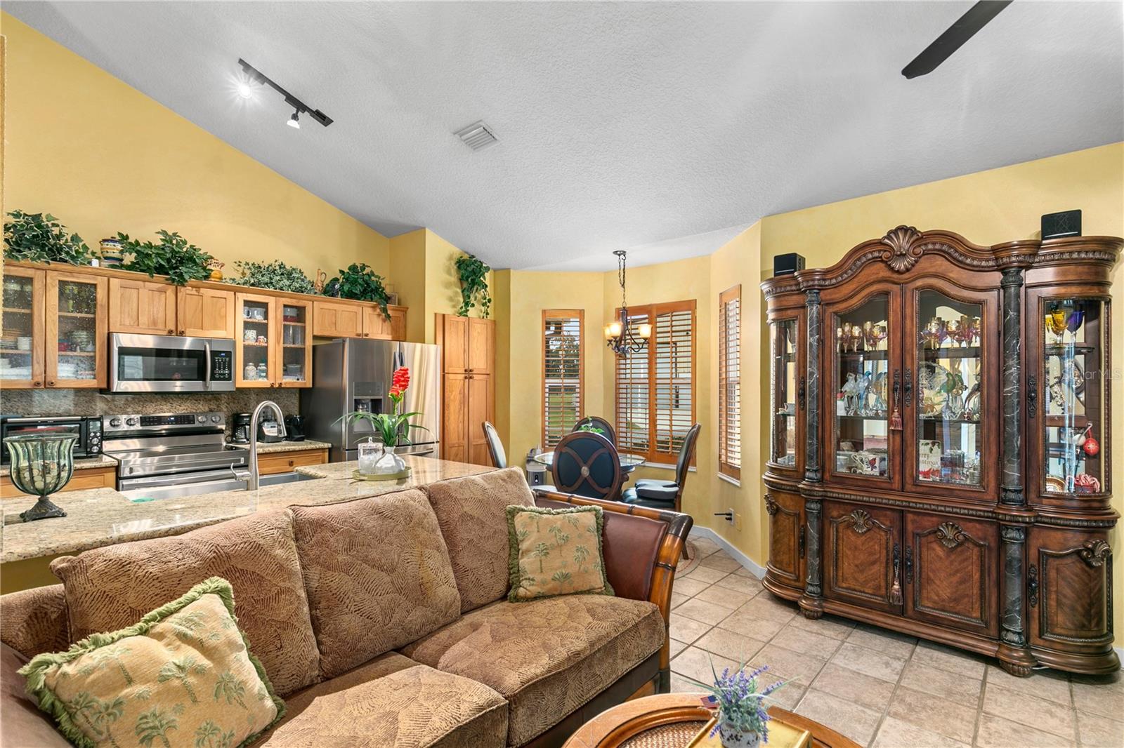 Image 15 of 68 For 41812 Catbrier Lane