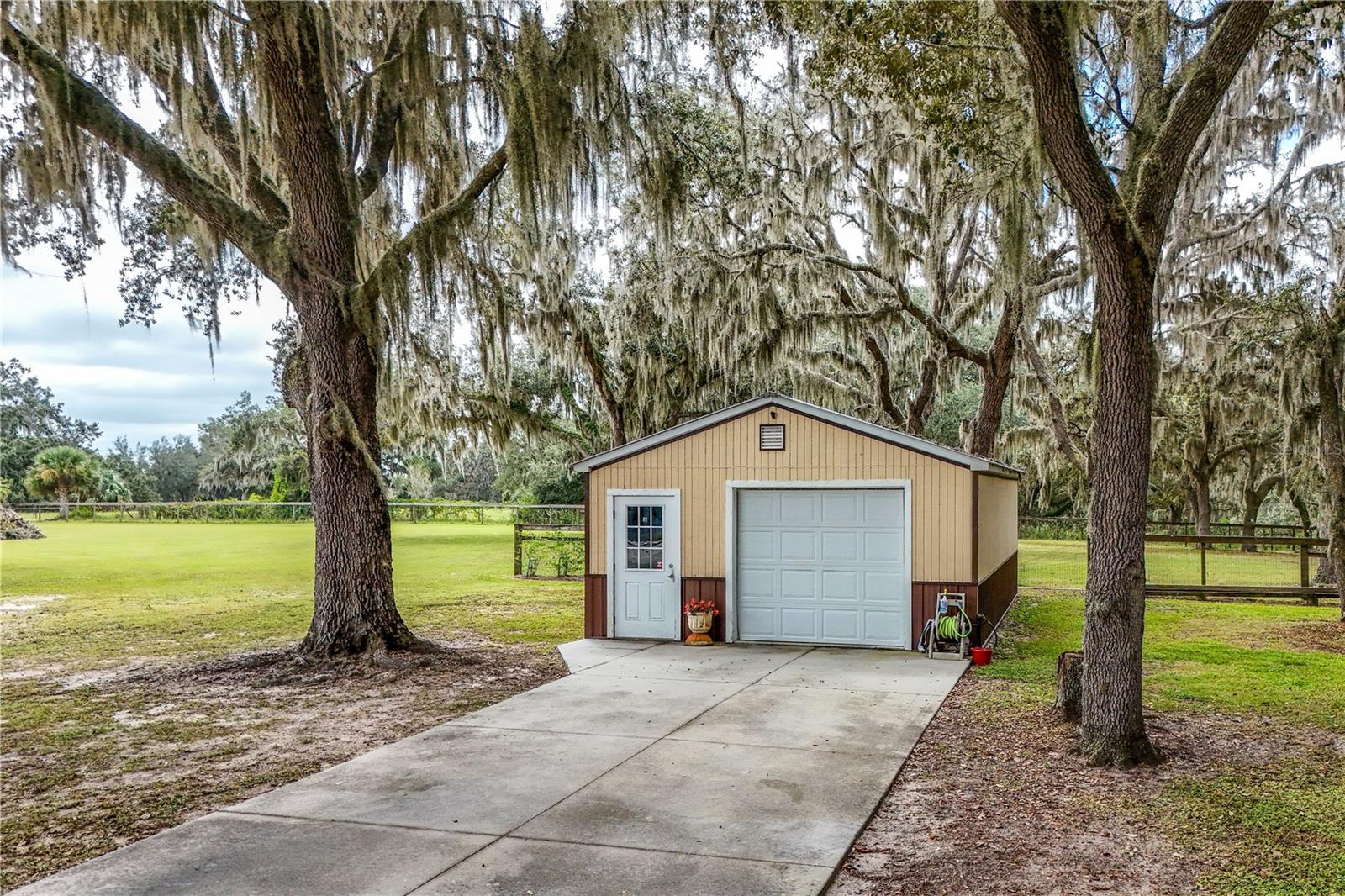 Image 34 of 68 For 41812 Catbrier Lane