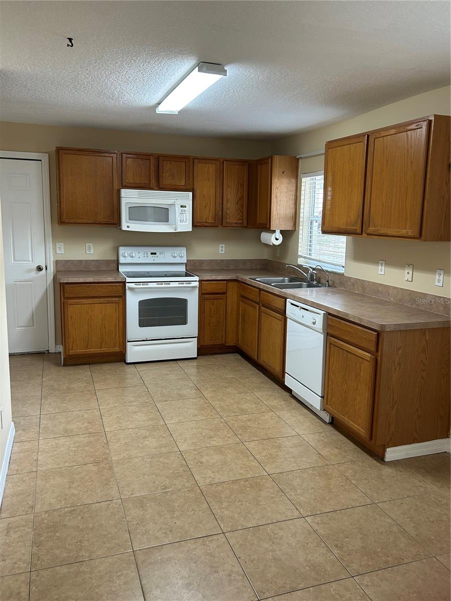 Image 7 of 14 For 626 Brooke Court