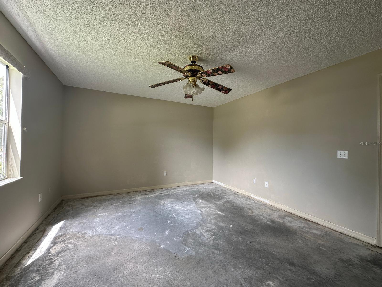 Image 5 of 14 For 534 Saint Andrews Court