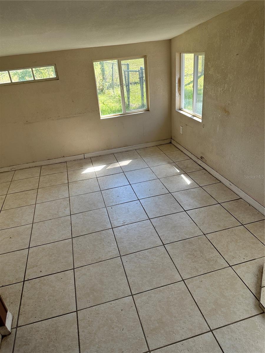 Image 6 of 14 For 12019 212th Street Road