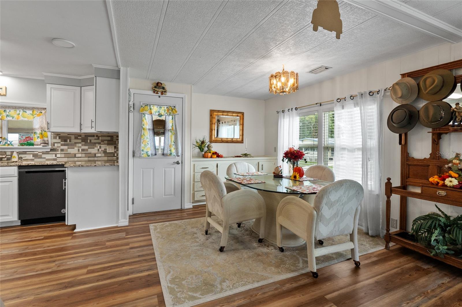 Image 24 of 32 For 2220 Evergreen Circle Ge