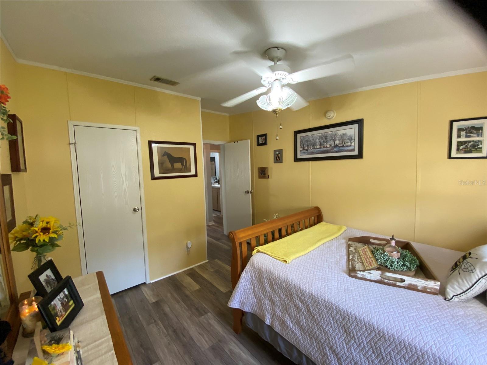 Image 21 of 27 For 121 Forest Boulevard