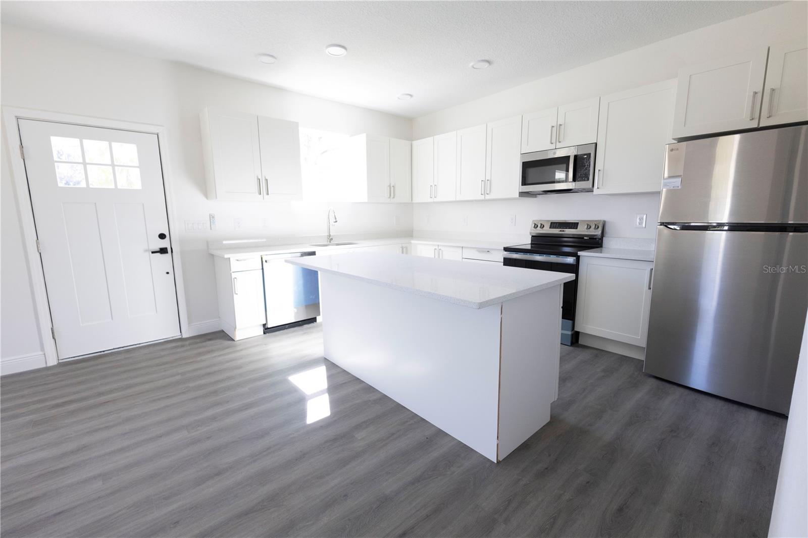 Image 2 of 12 For 2381 Cr 423  Lot 41