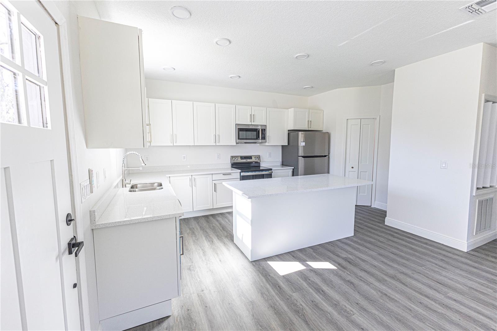 Image 3 of 12 For 2381 Cr 423  Lot 41