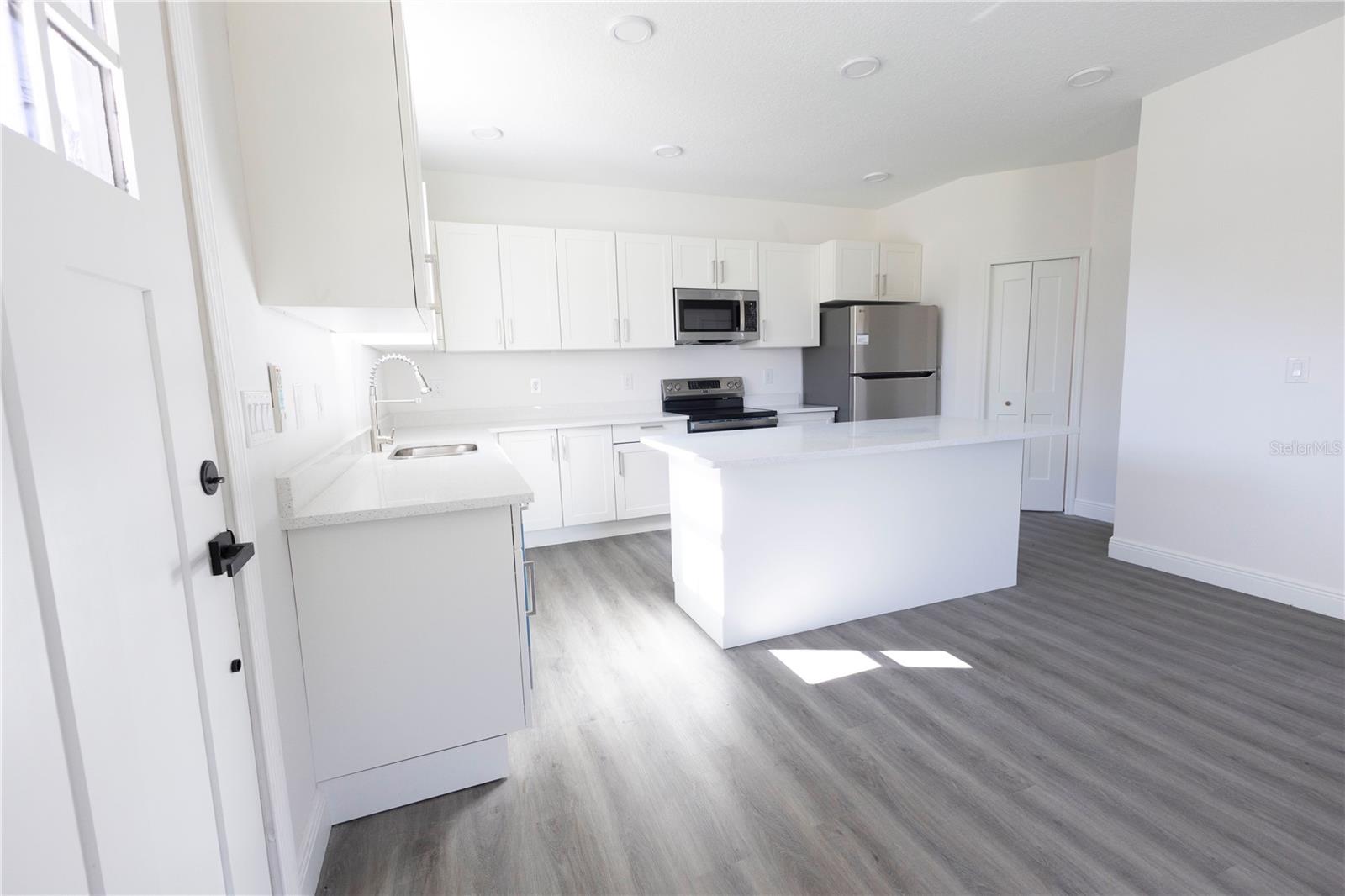 Image 4 of 12 For 2381 Cr 423  Lot 41