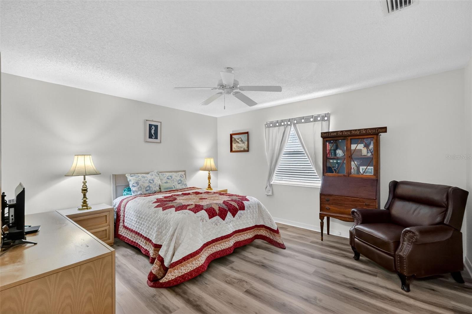 Image 17 of 31 For 220 Palermo Place