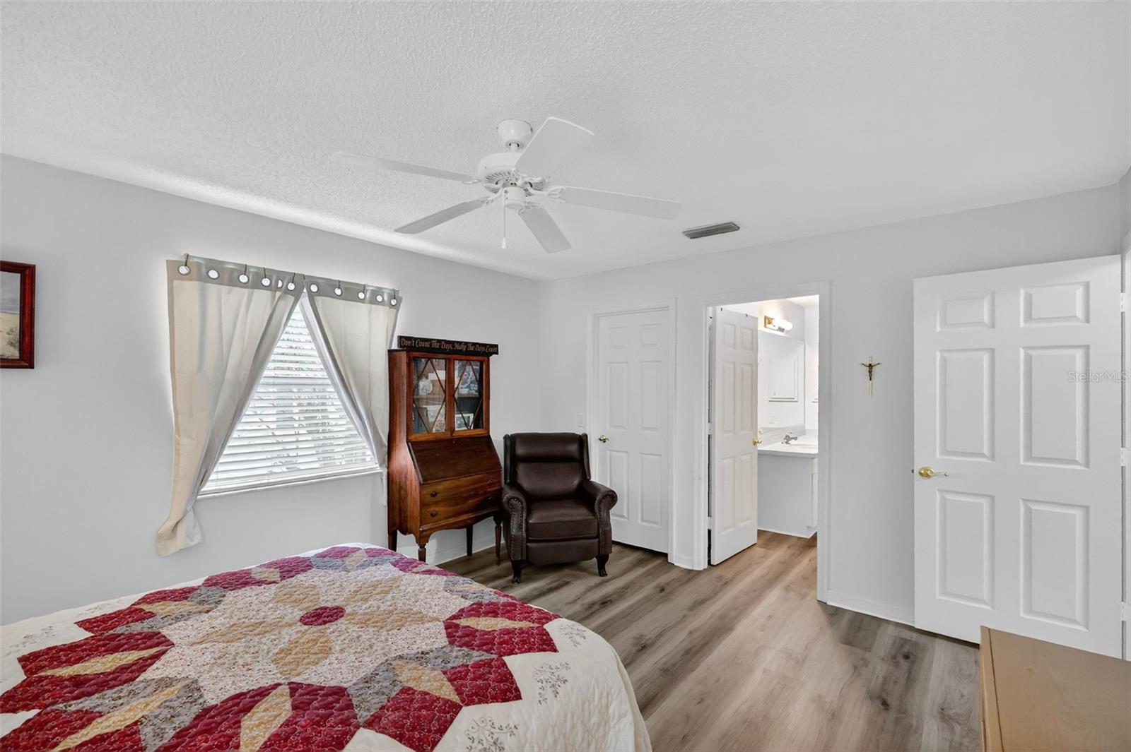 Image 18 of 31 For 220 Palermo Place