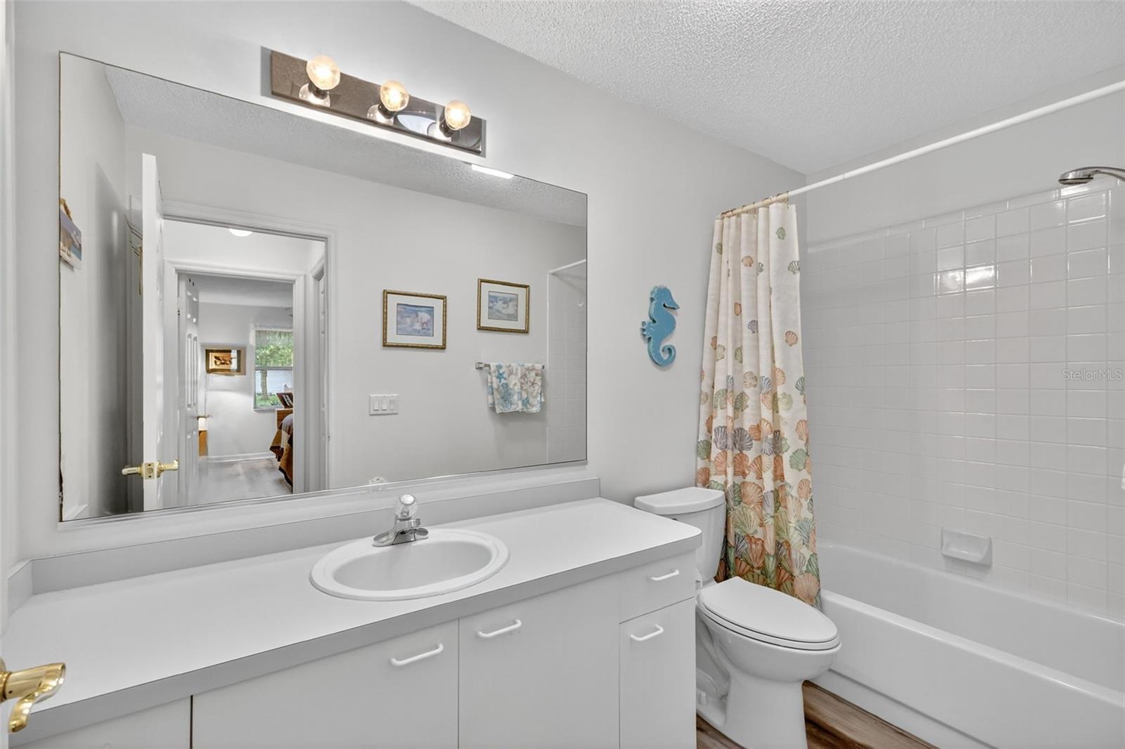 Image 23 of 31 For 220 Palermo Place