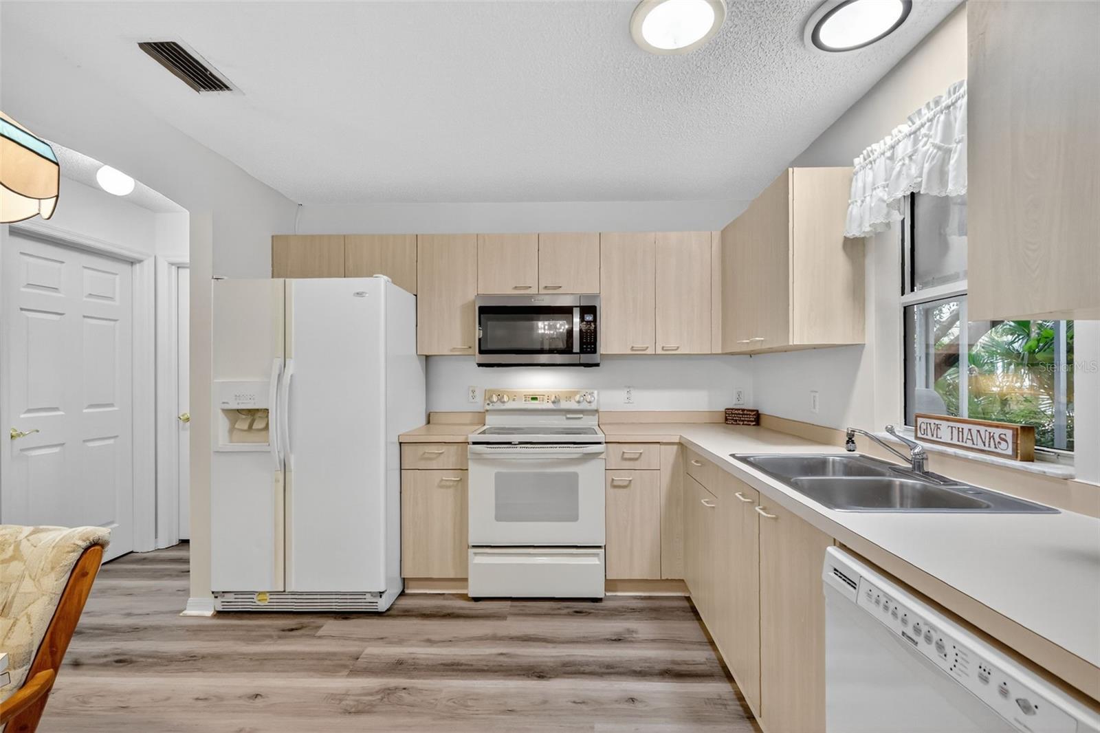 Image 4 of 31 For 220 Palermo Place