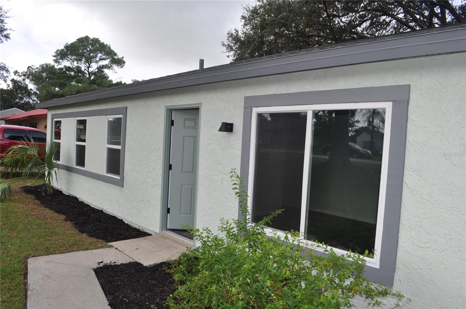 Image 2 of 29 For 339 Oak Track Loop