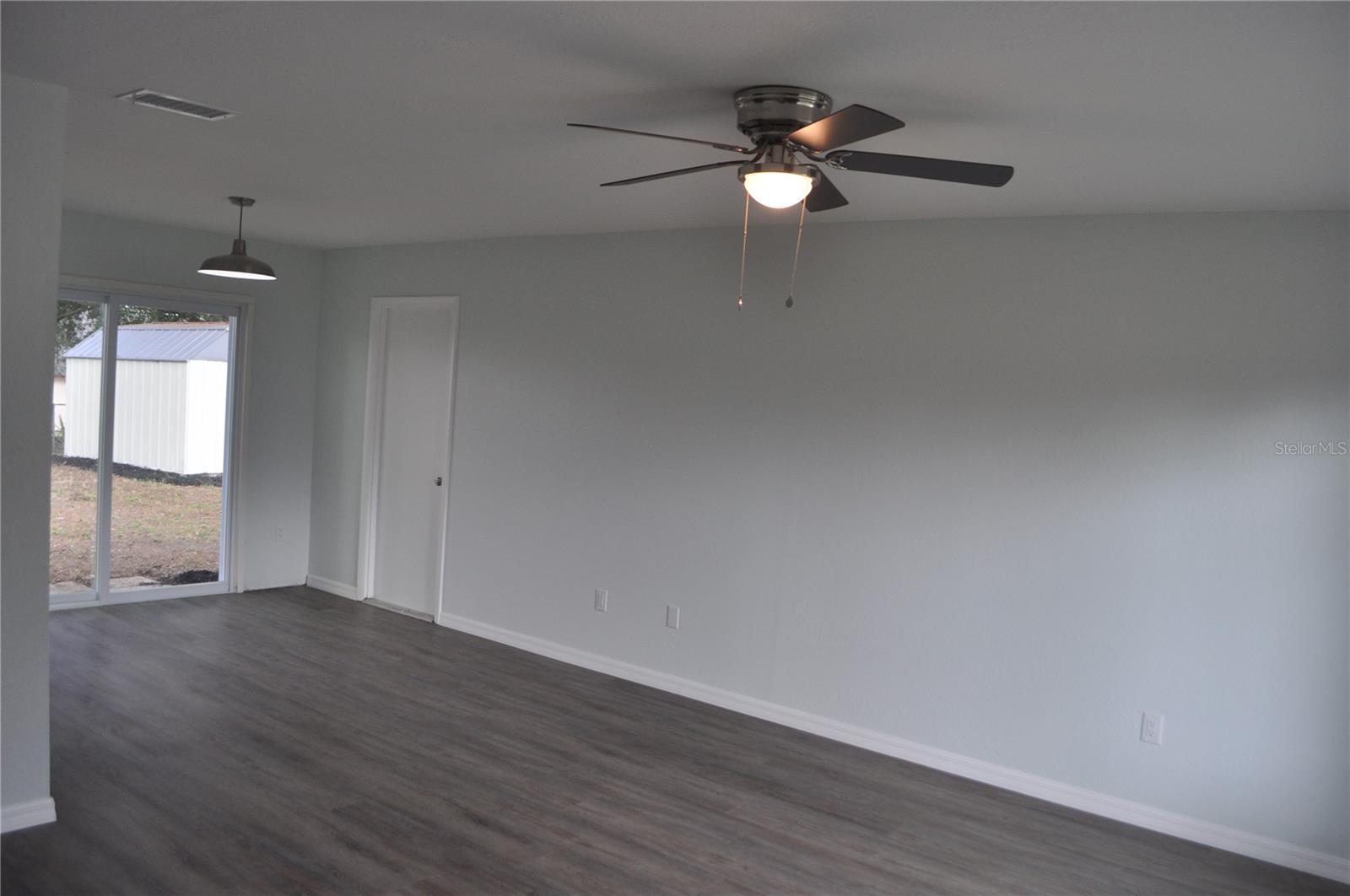 Image 3 of 29 For 339 Oak Track Loop