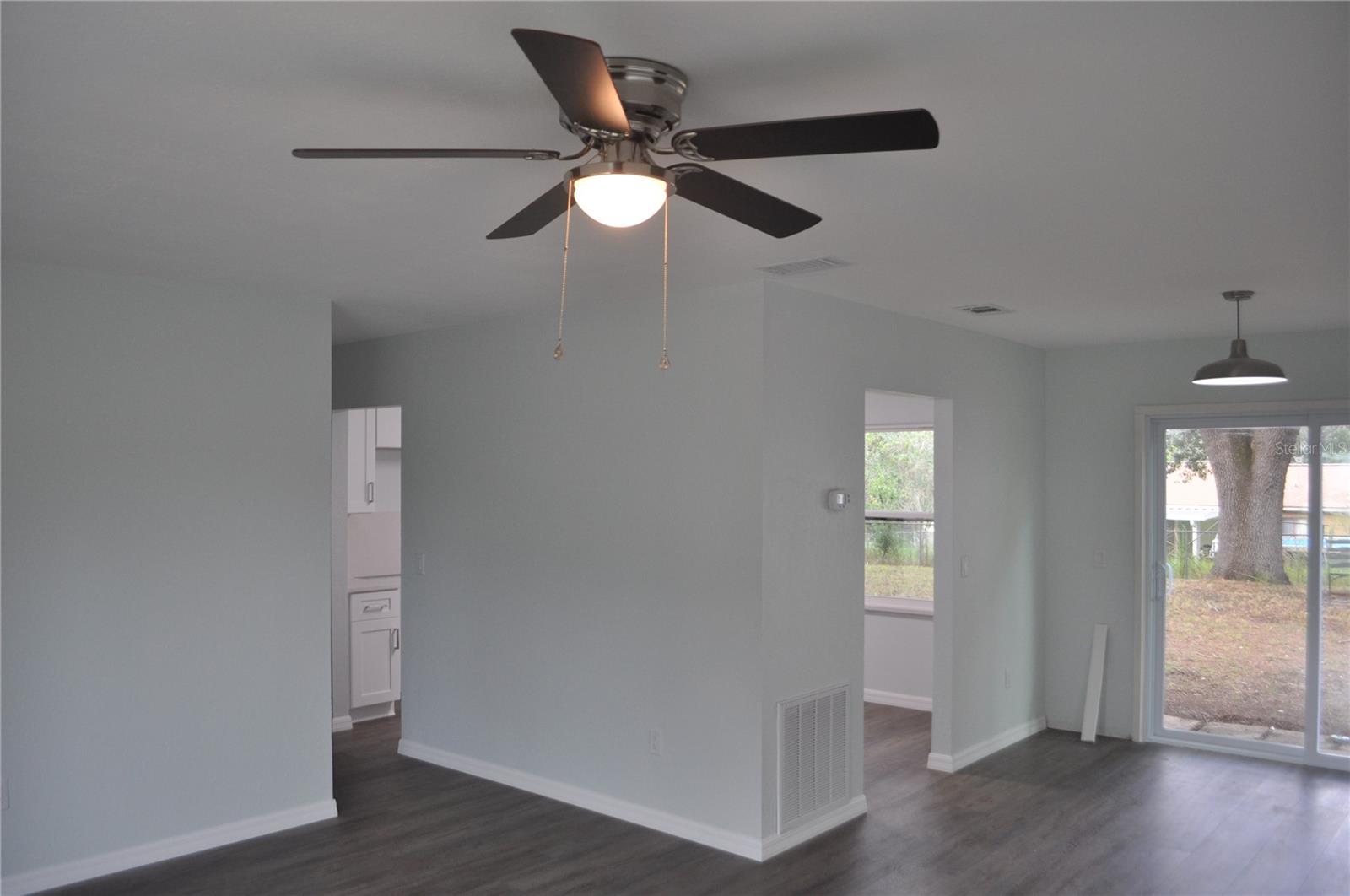 Image 4 of 29 For 339 Oak Track Loop