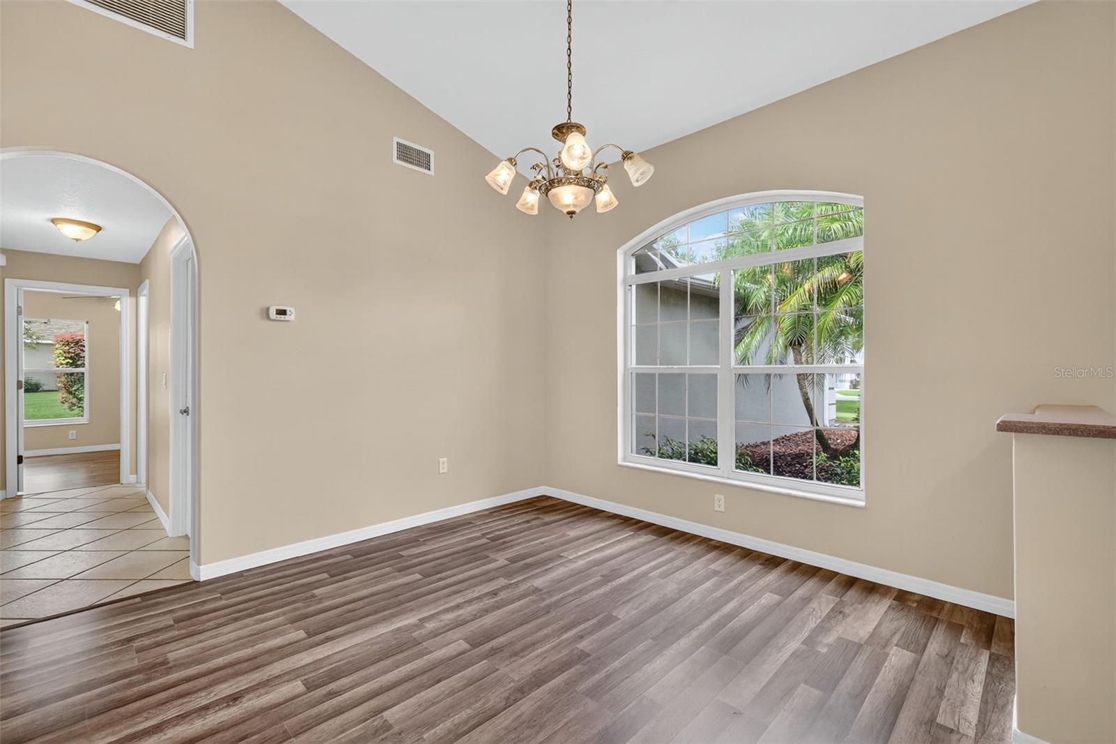 Image 10 of 50 For 434 Oak View Drive