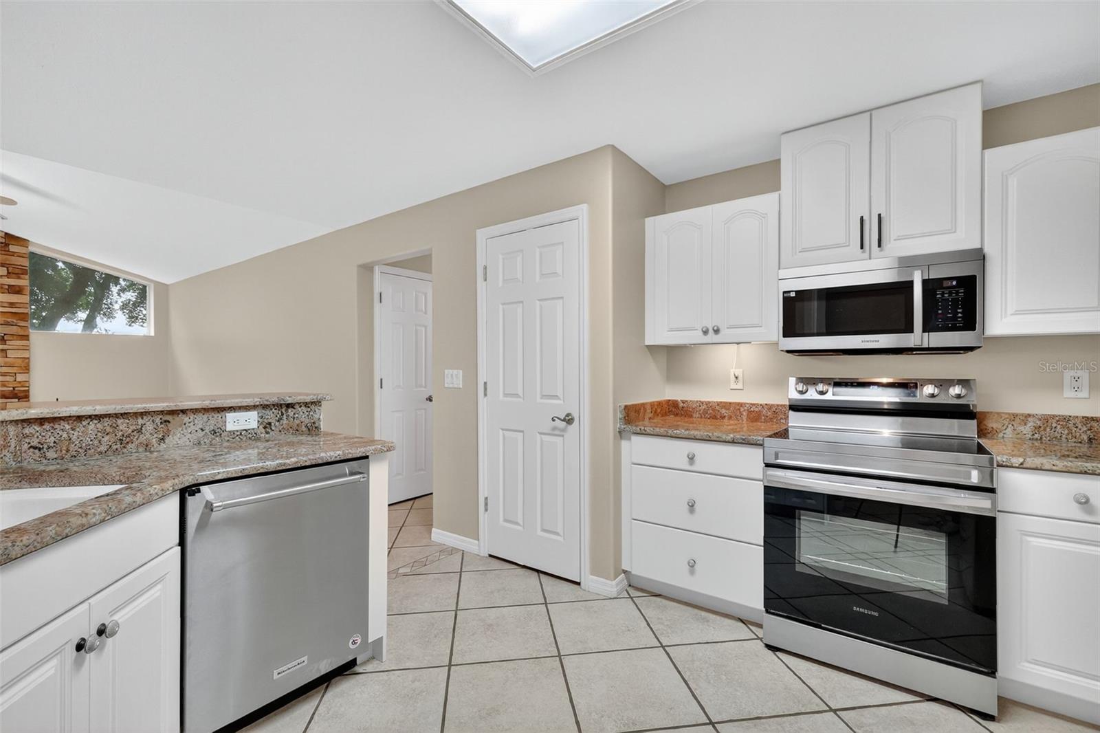 Image 12 of 50 For 434 Oak View Drive