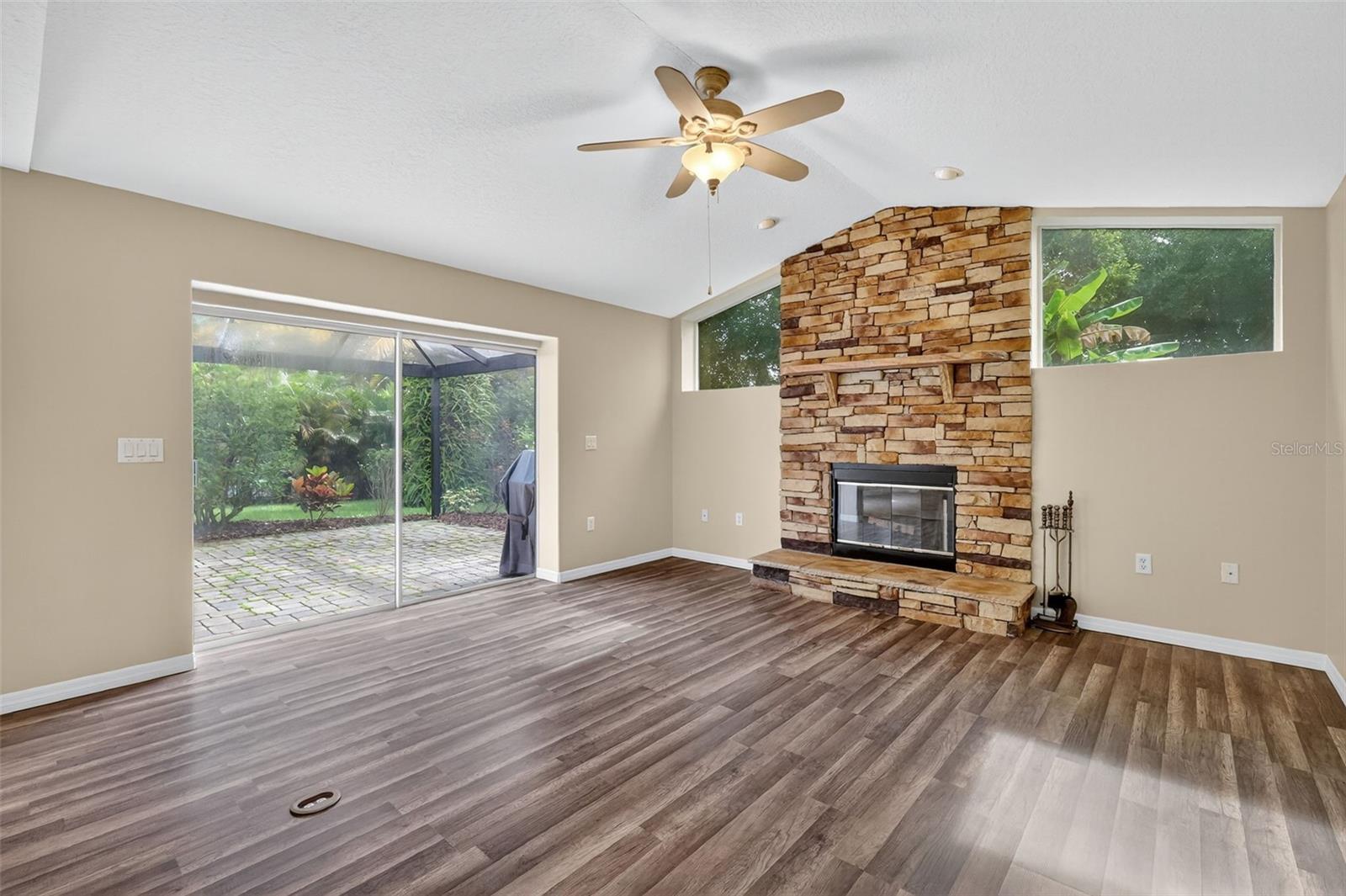 Image 17 of 50 For 434 Oak View Drive