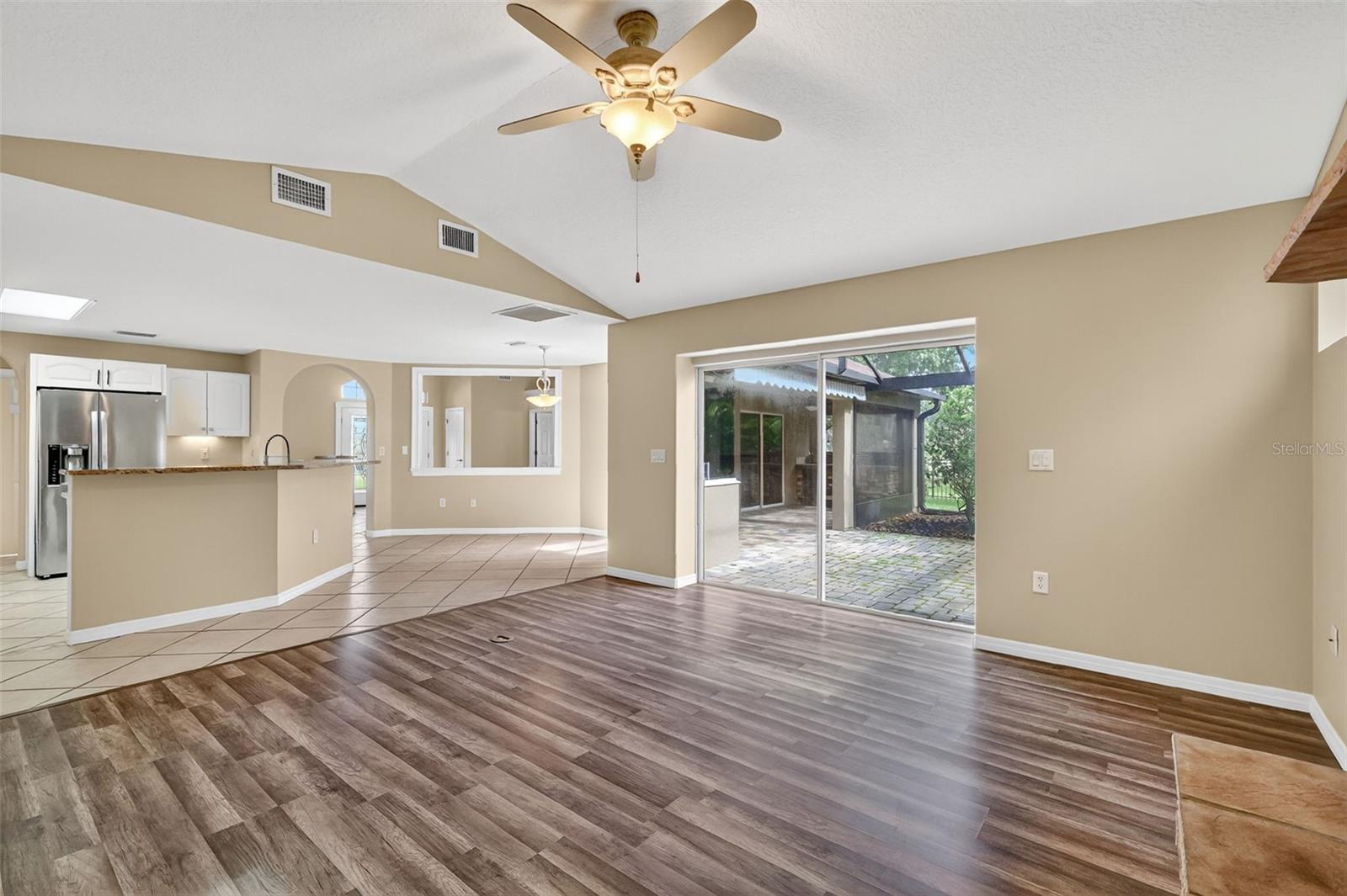 Image 19 of 50 For 434 Oak View Drive