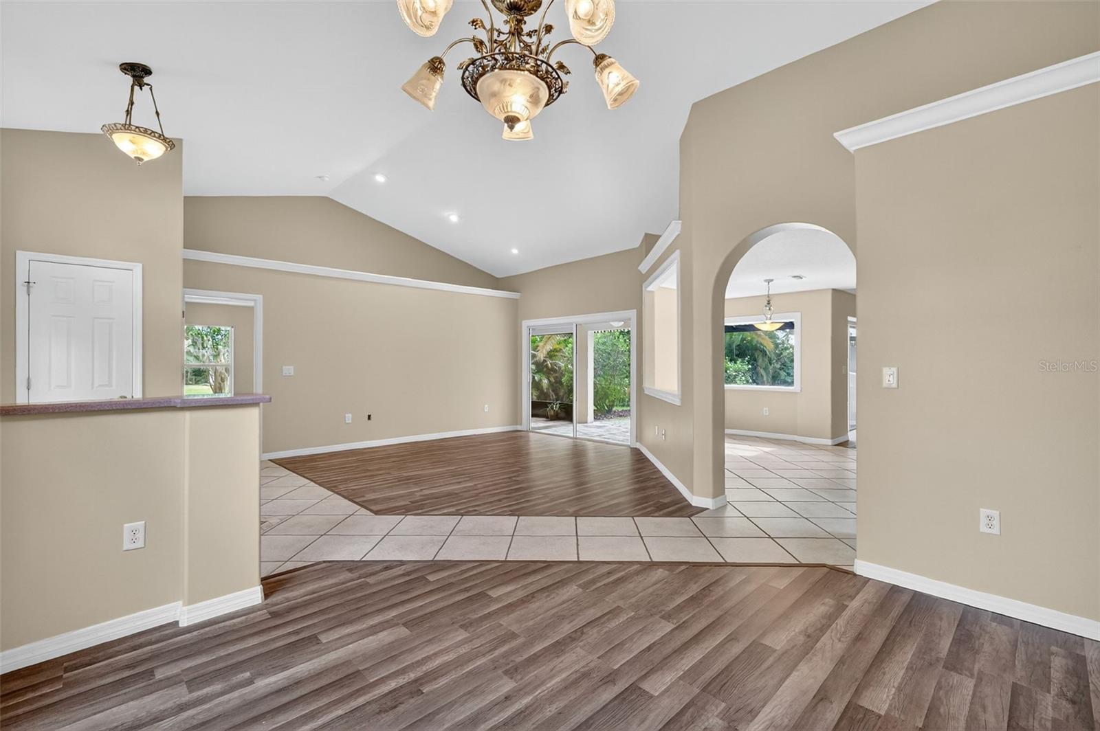 Image 9 of 50 For 434 Oak View Drive