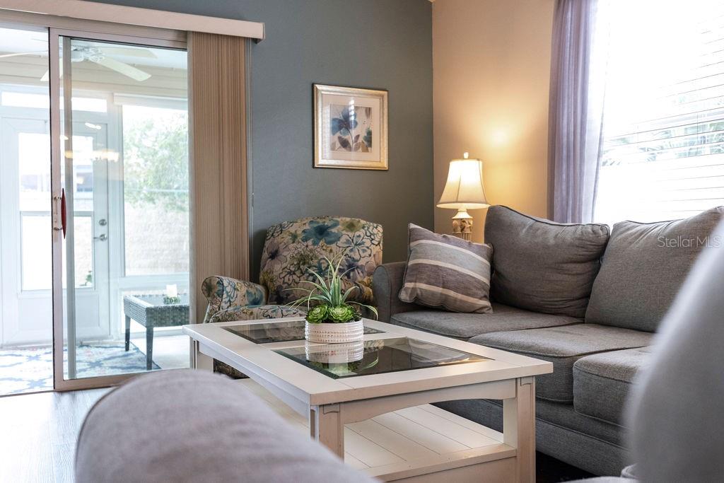 Image 11 of 31 For 852 Sapphire Place