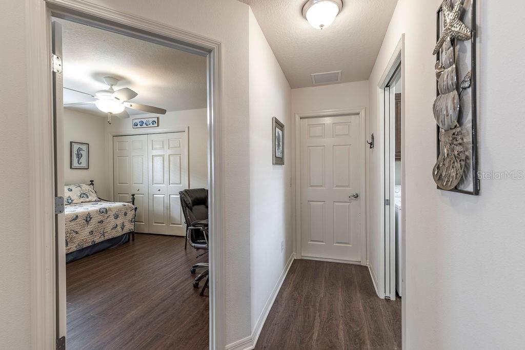 Image 15 of 31 For 852 Sapphire Place