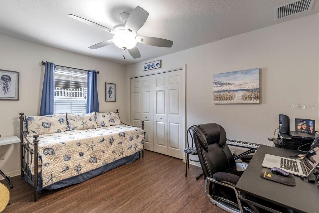 Image 16 of 31 For 852 Sapphire Place