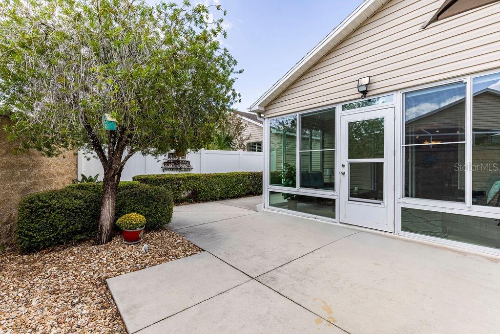 Image 18 of 31 For 852 Sapphire Place