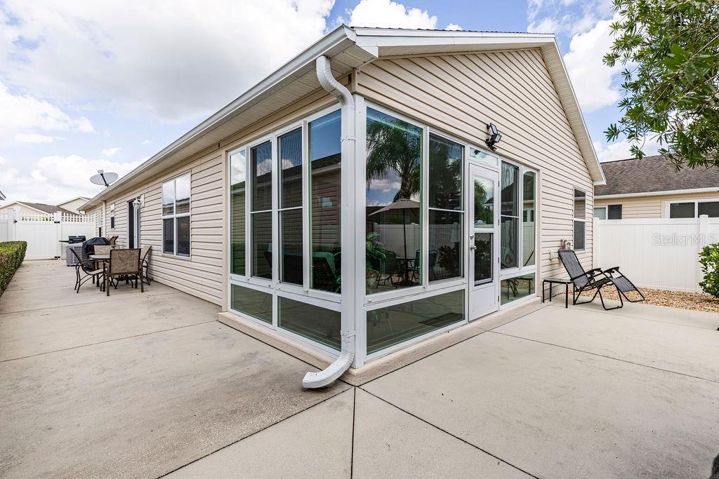 Image 19 of 31 For 852 Sapphire Place