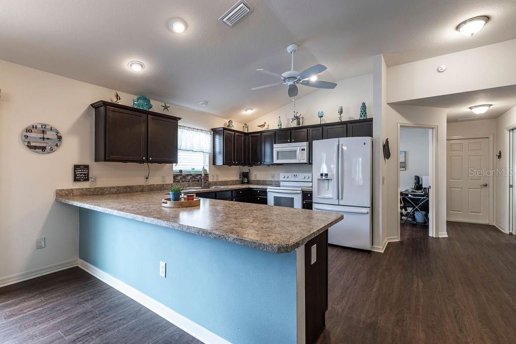 Image 2 of 31 For 852 Sapphire Place