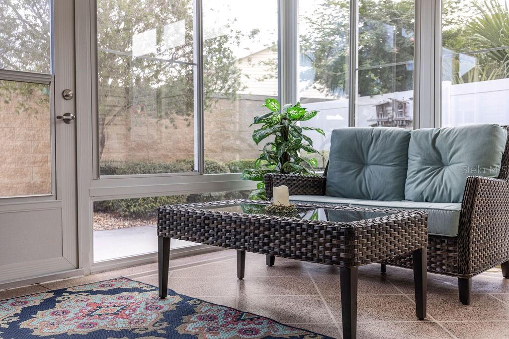 Image 22 of 31 For 852 Sapphire Place