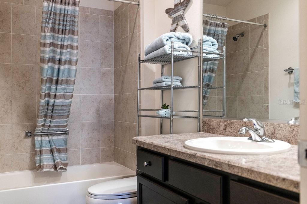 Image 23 of 31 For 852 Sapphire Place