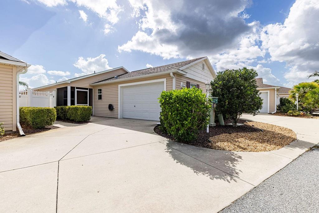 Image 25 of 31 For 852 Sapphire Place