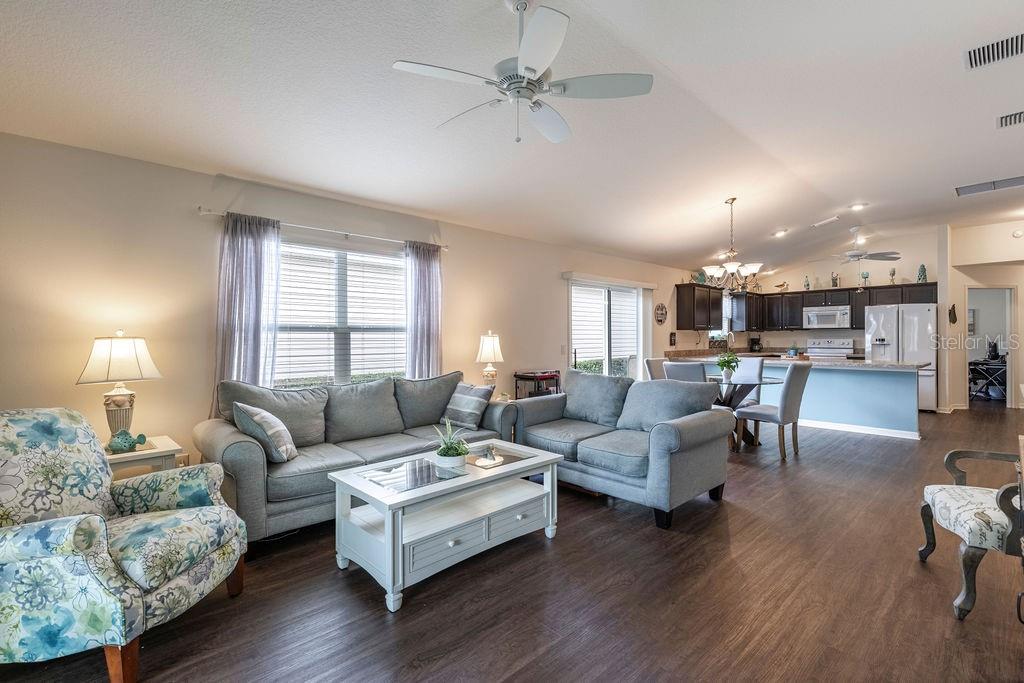 Image 3 of 31 For 852 Sapphire Place