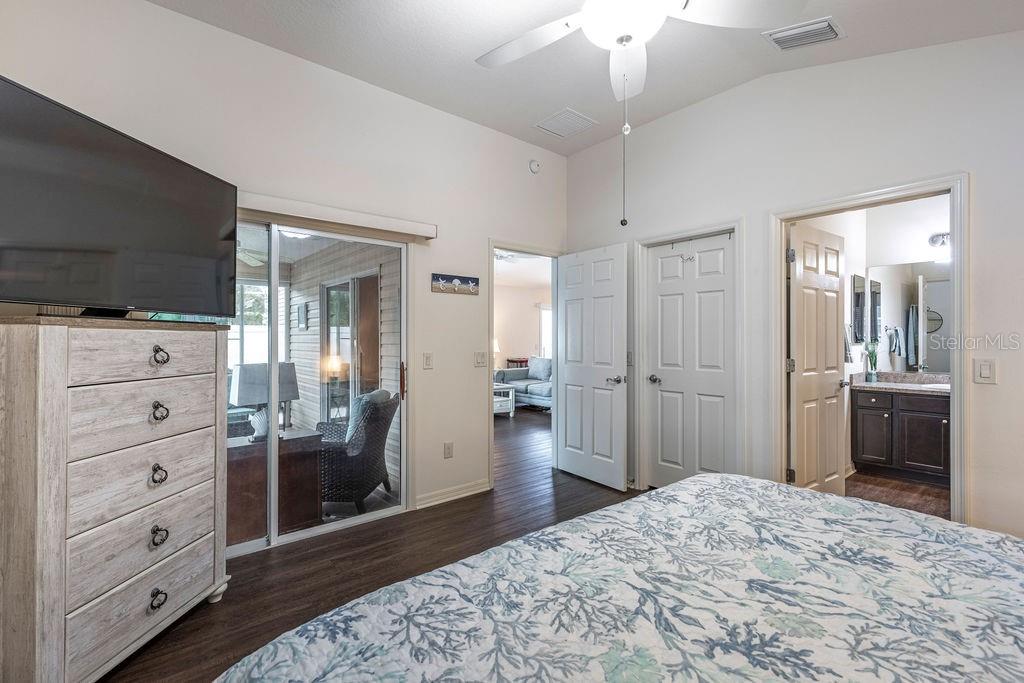 Image 4 of 31 For 852 Sapphire Place