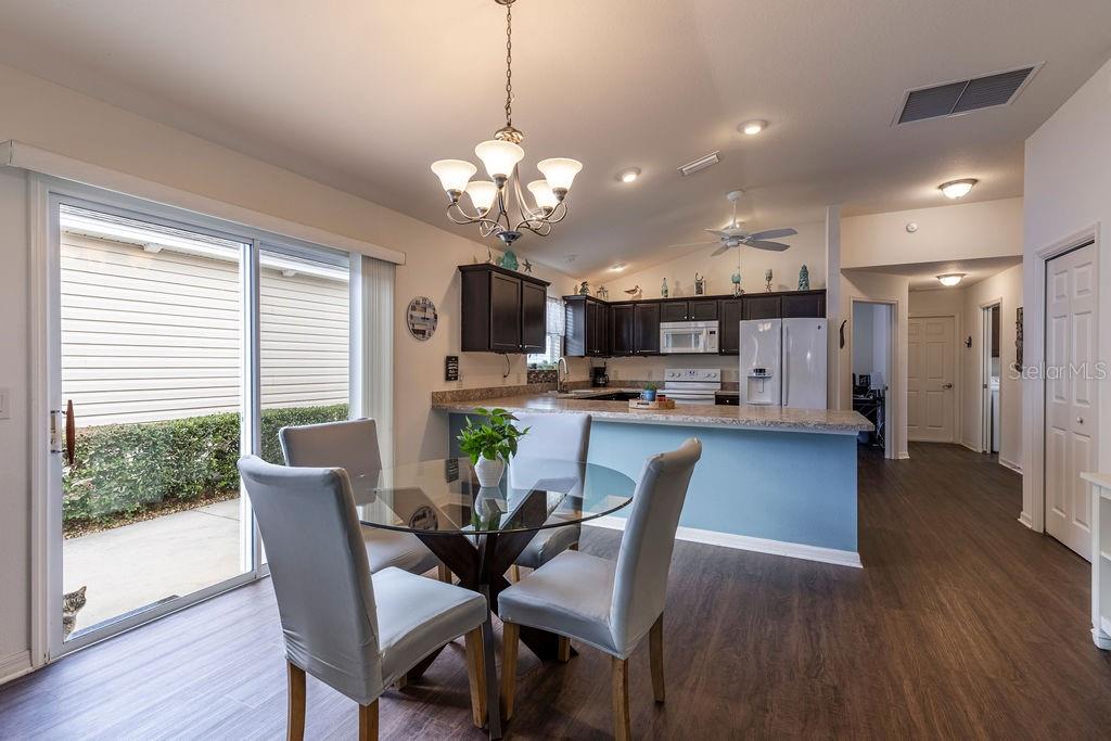 Image 7 of 31 For 852 Sapphire Place