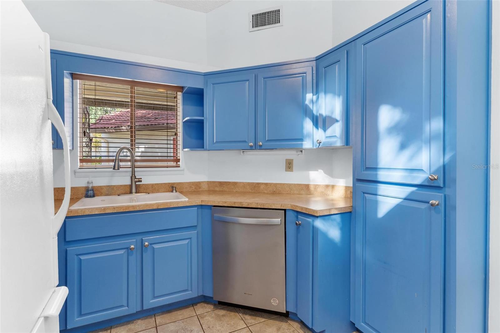 Image 14 of 63 For 401 Clusterwood Drive