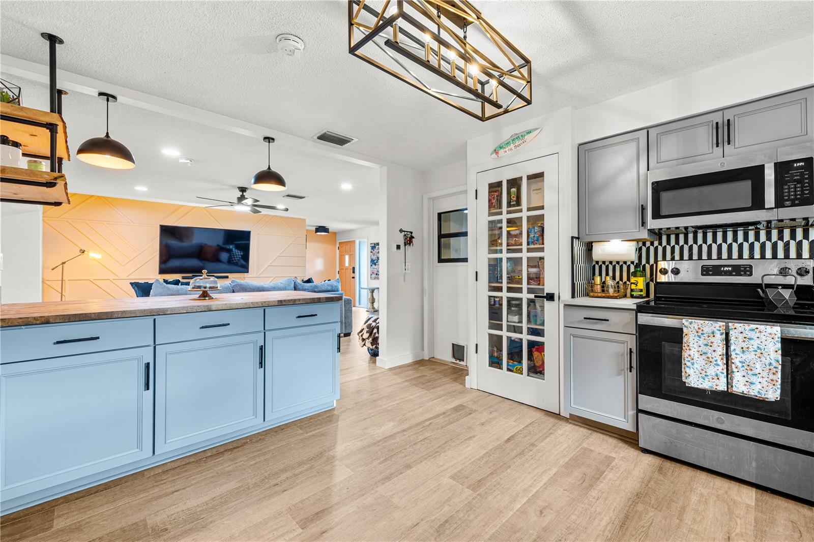 Image 10 of 35 For 2031 Scotland Drive