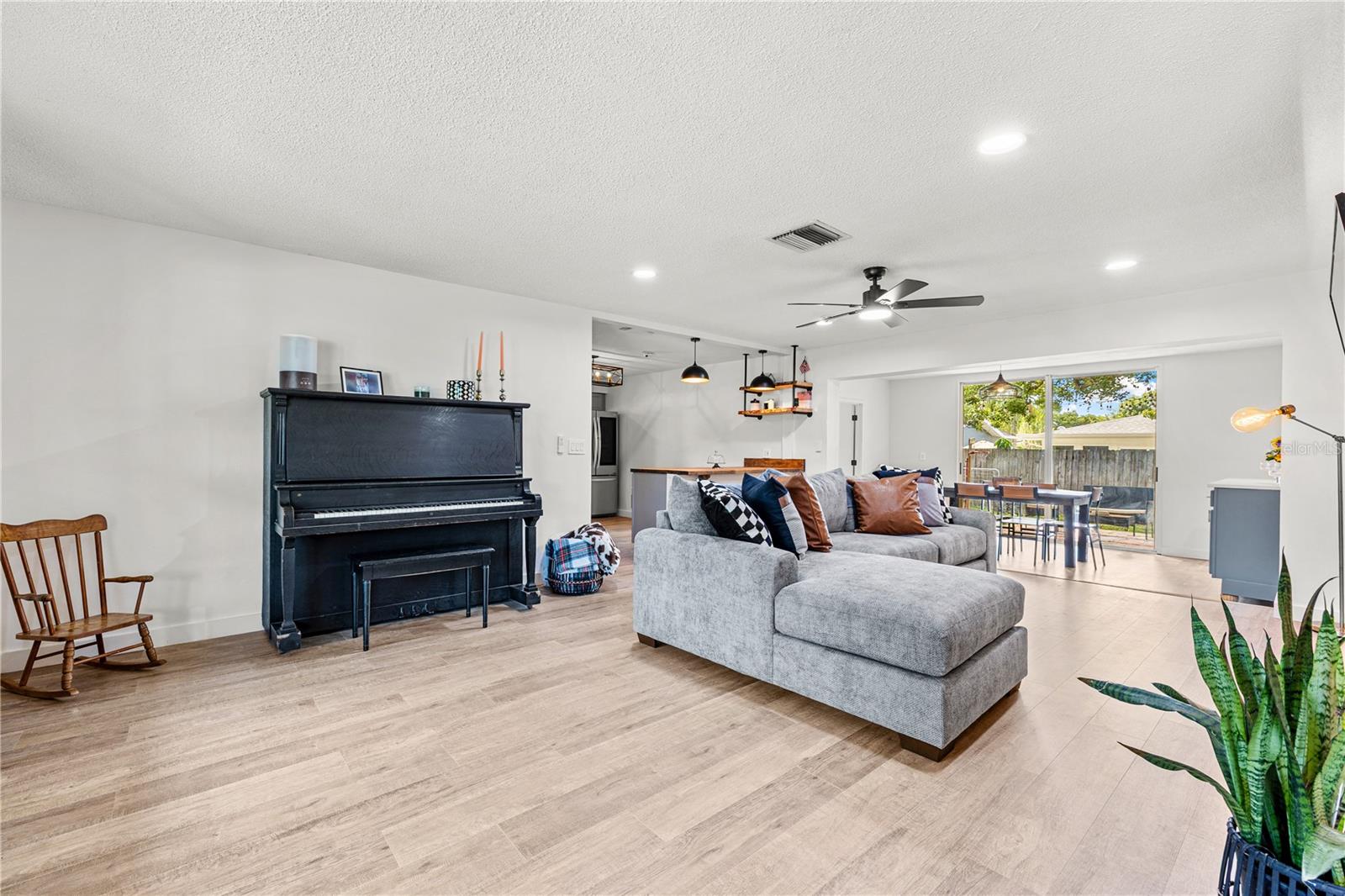 Image 4 of 35 For 2031 Scotland Drive