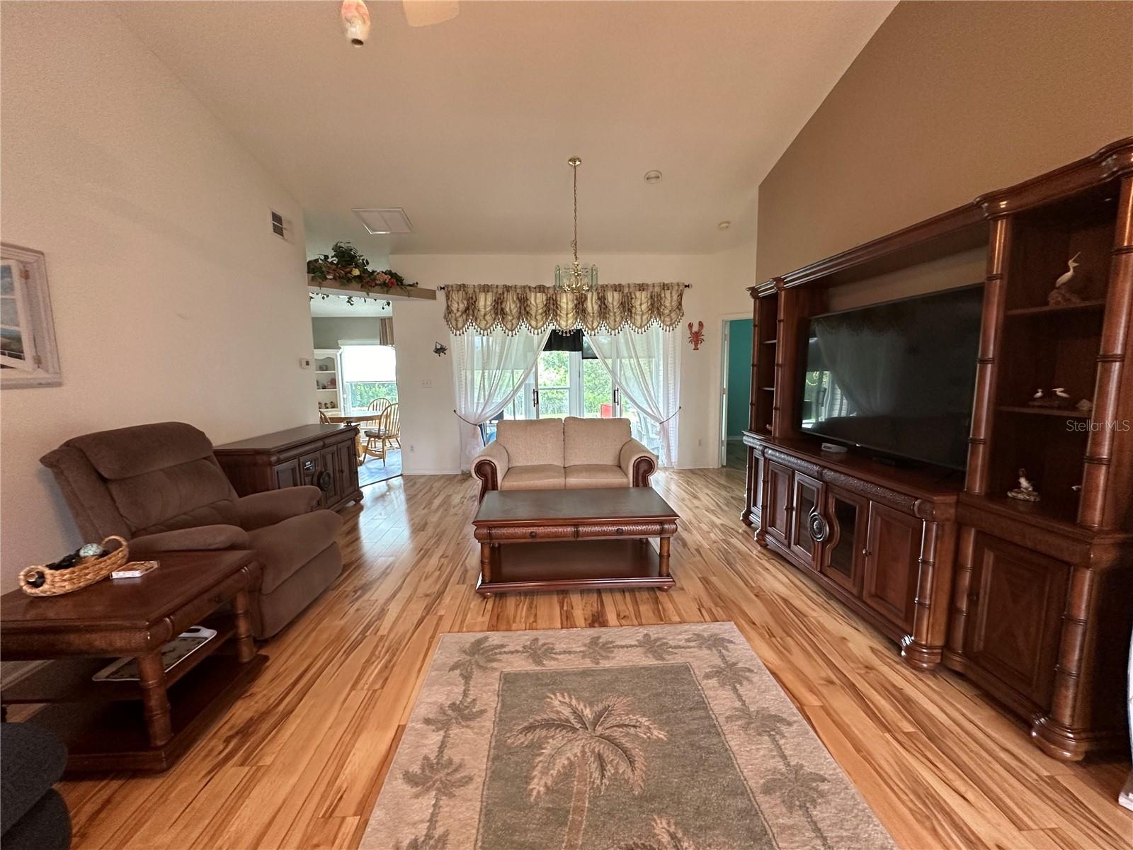 Image 4 of 19 For 5503 Zinnia Street