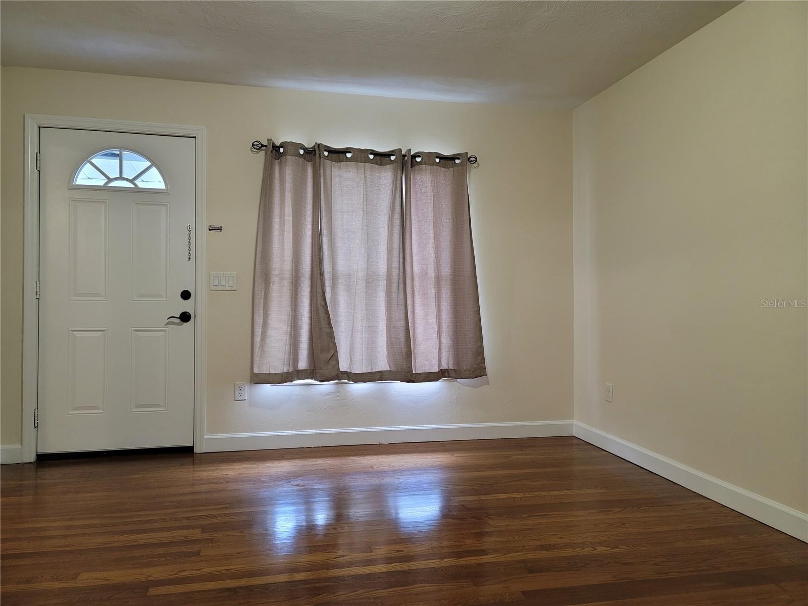 Image 4 of 20 For 945 Marion Drive