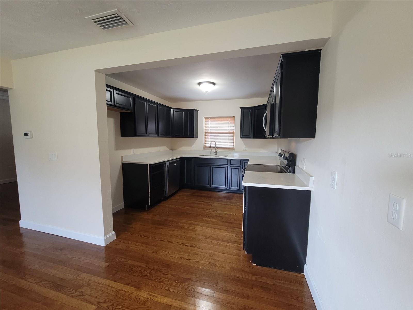 Image 5 of 20 For 945 Marion Drive