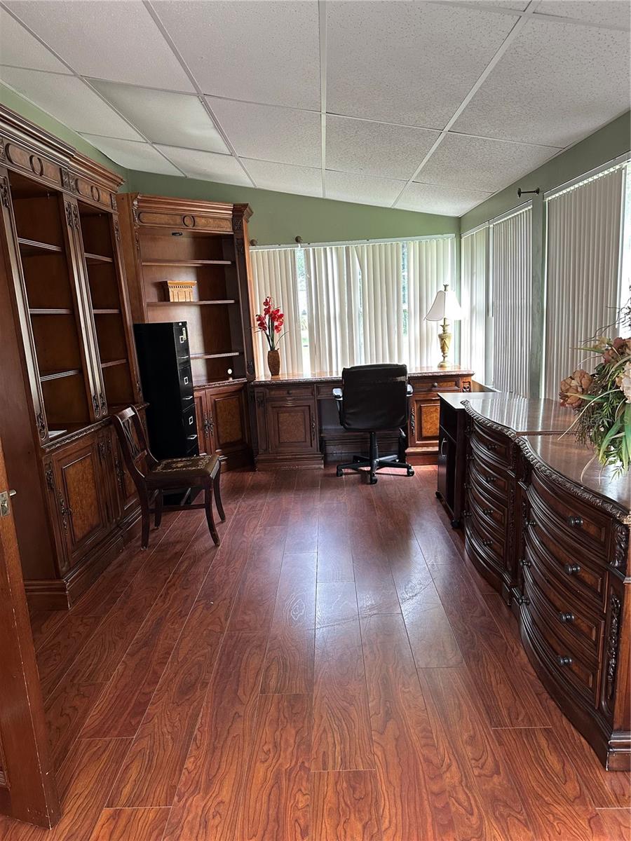 Image 3 of 7 For 122 Lakeview Avenue