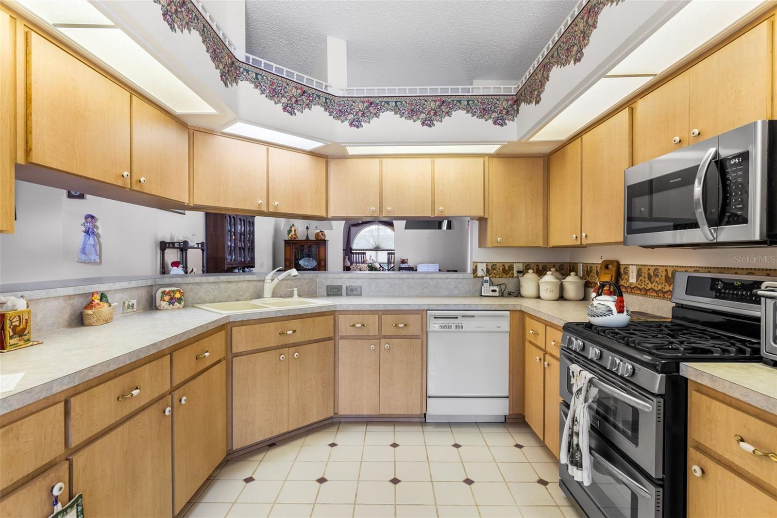 Image 4 of 68 For 5619 Prince Andrew Court