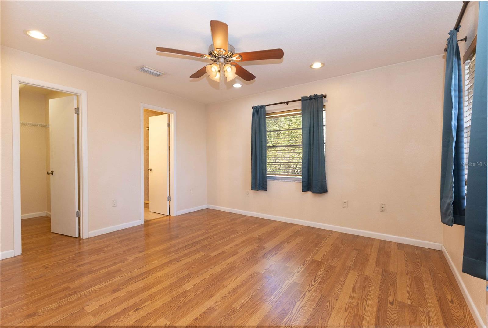 Image 11 of 32 For 845 Cr 467  