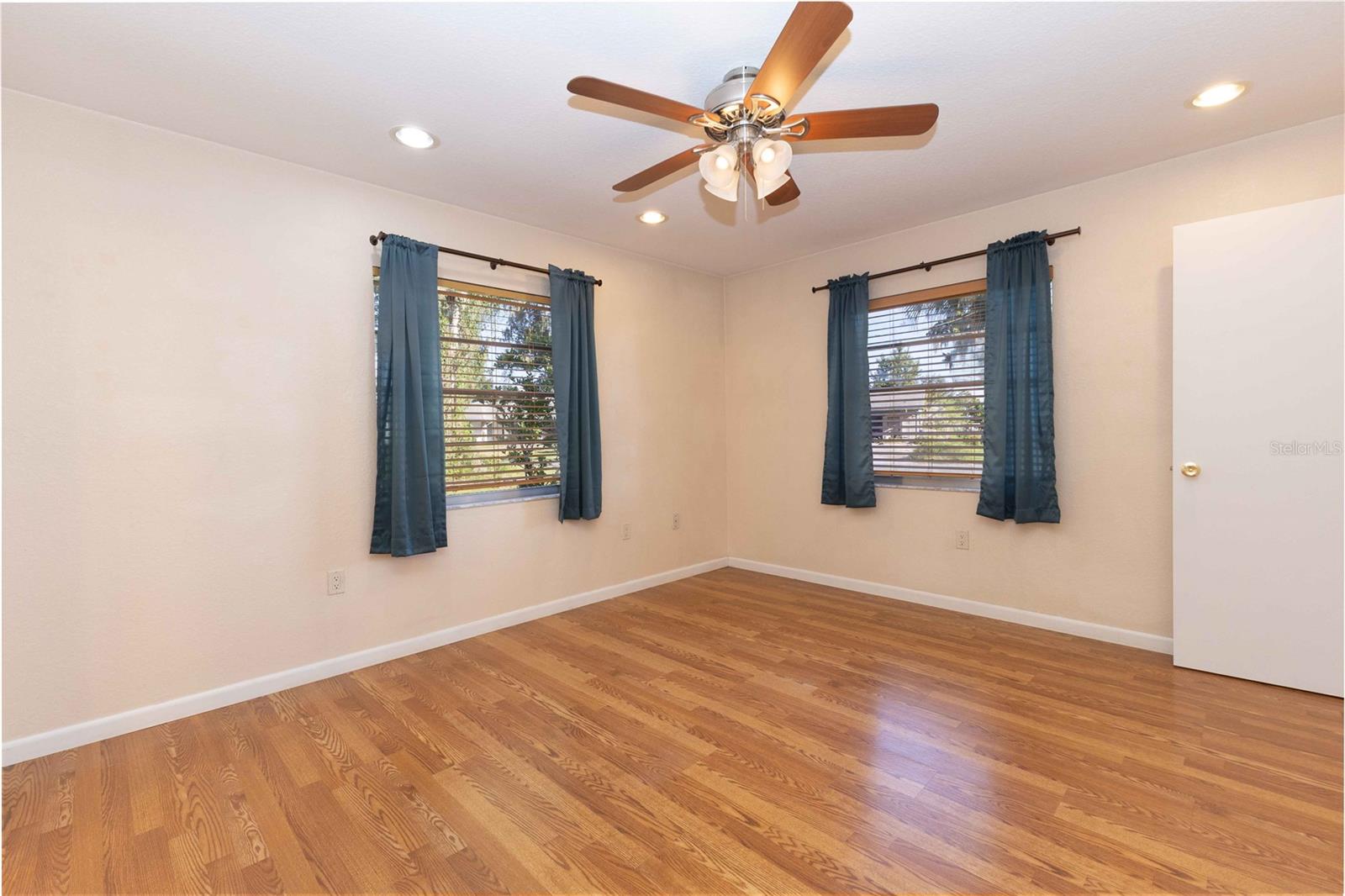Image 12 of 32 For 845 Cr 467  