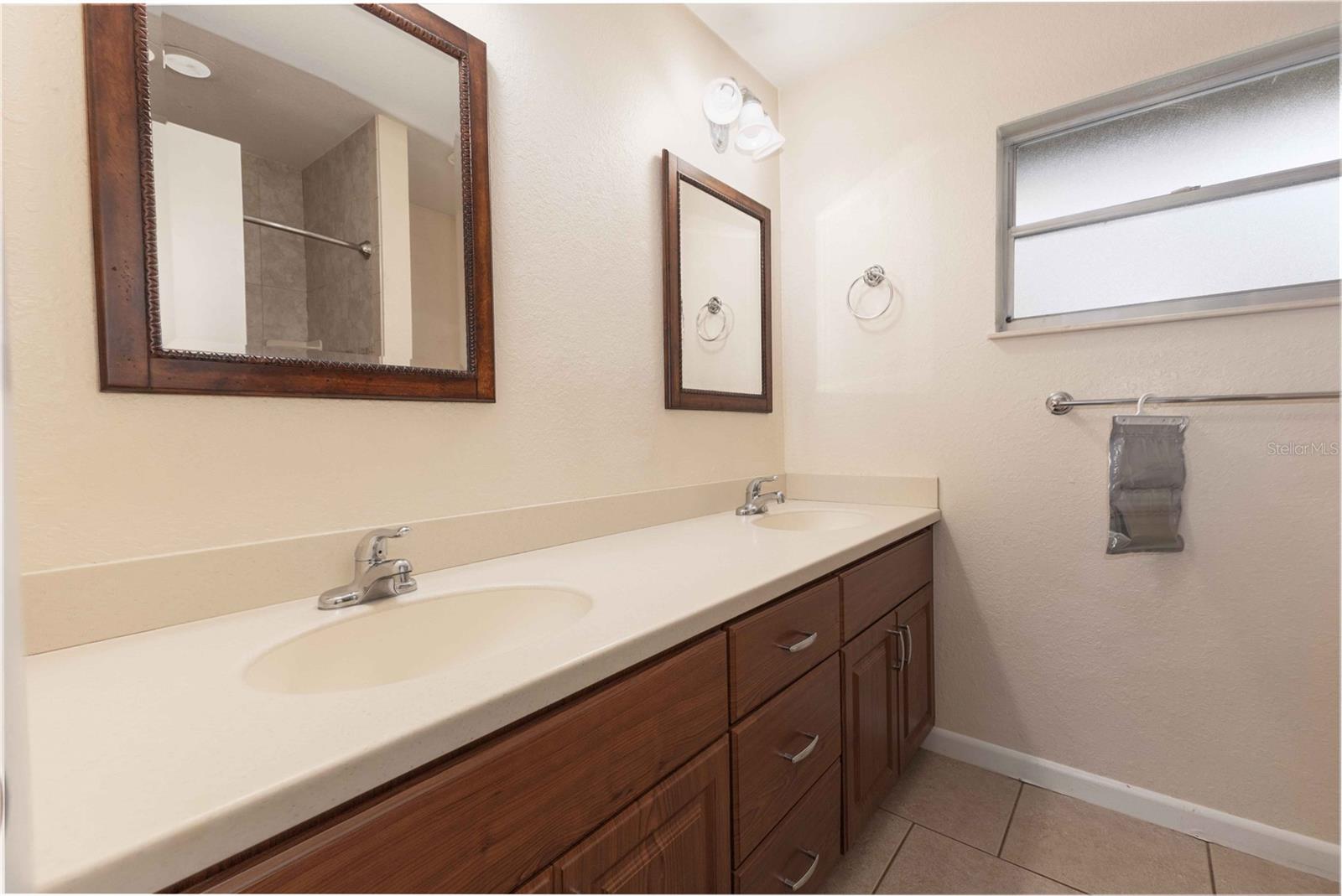 Image 14 of 32 For 845 Cr 467  