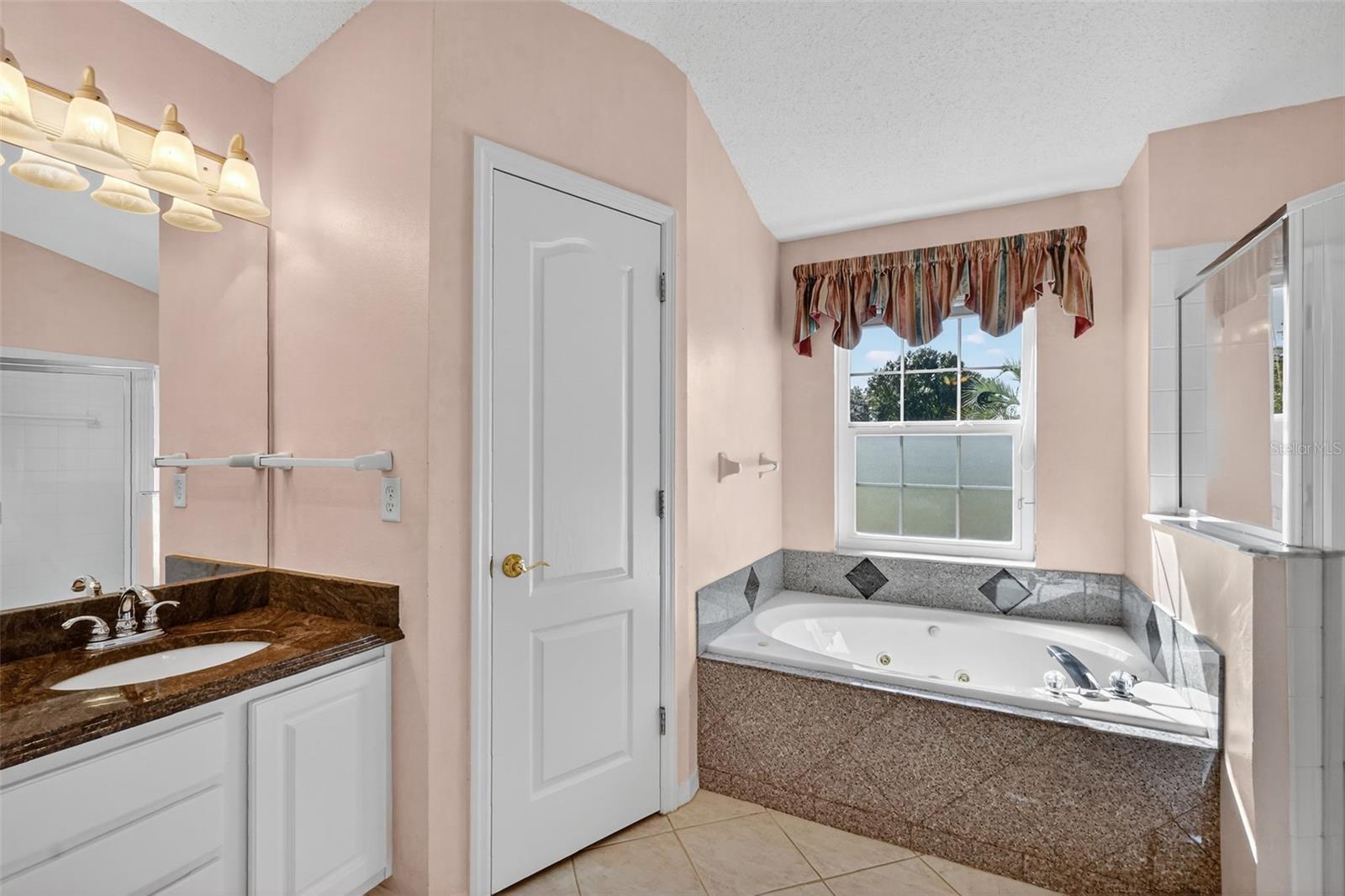 Image 20 of 39 For 2993 Beaumont Lane