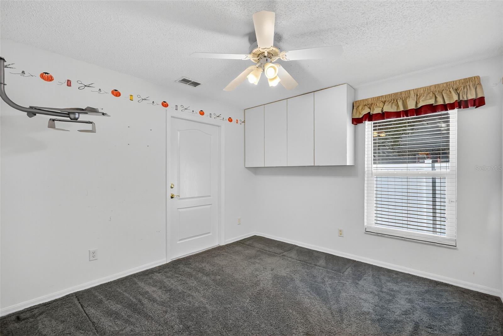 Image 23 of 39 For 2993 Beaumont Lane